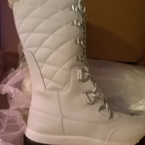 Bearpaw Womens White Snow Boots BearPaw Shoes Bearpaw Isabella